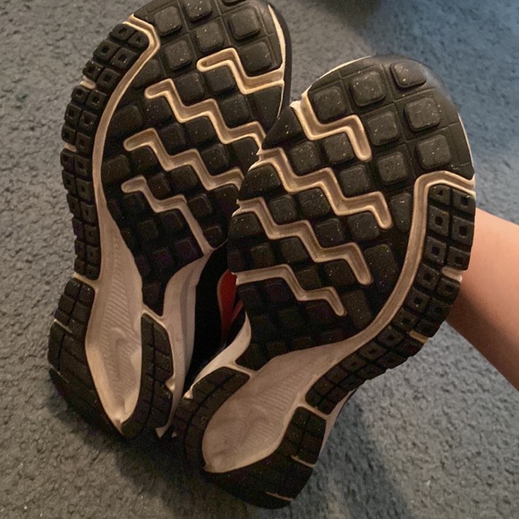 Nike women sneaker size 8.5 - Picture 3 of 7